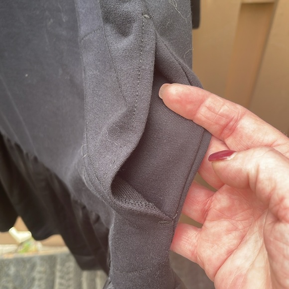 NWOT/LOGO by Lori Goldstein Black Long sleeved Dress w/pockets & Chiffon Hem - Picture 5 of 10